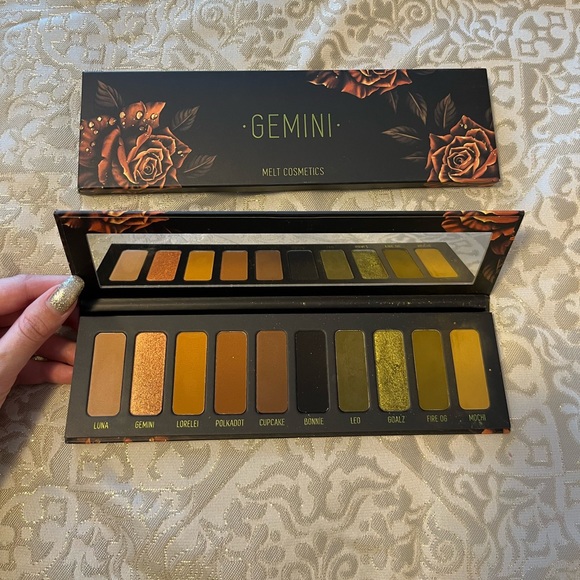 Melt Gemini Eyeshadow Palette - Picture 5 of 10